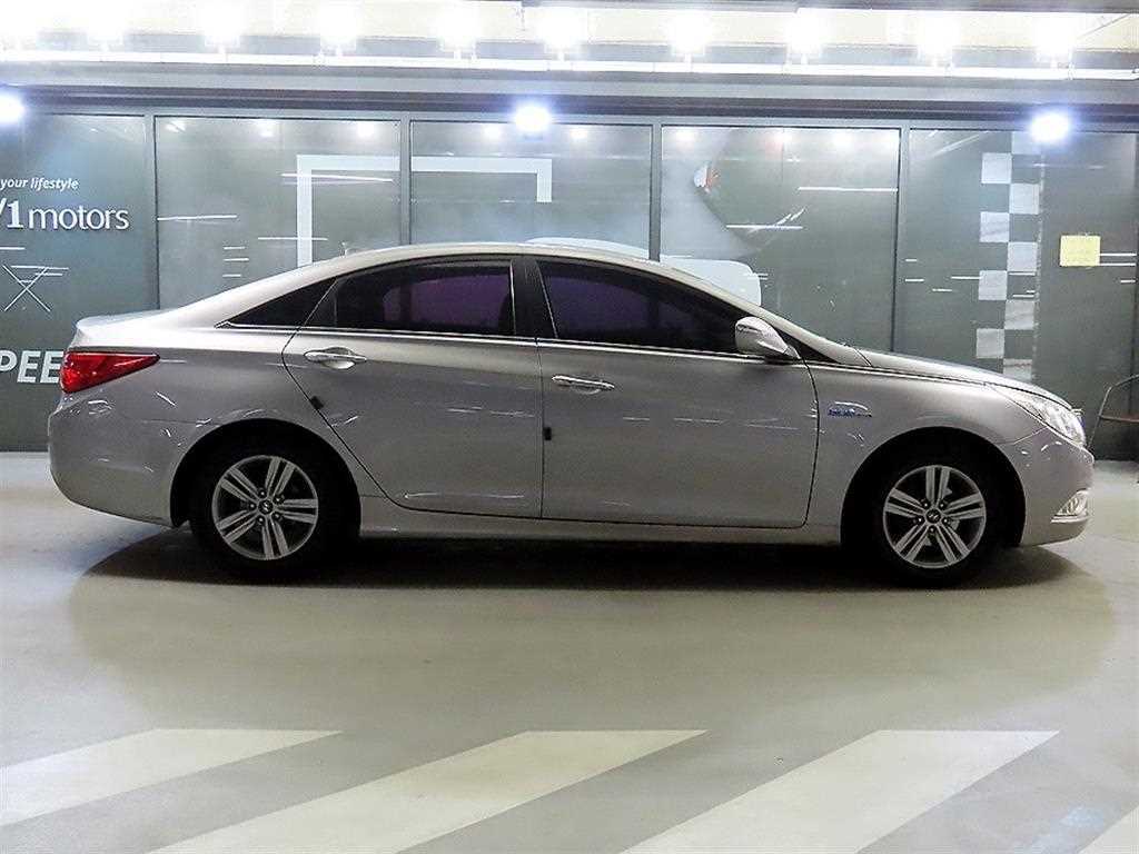 HYUNDAI Sonata - Vista 3