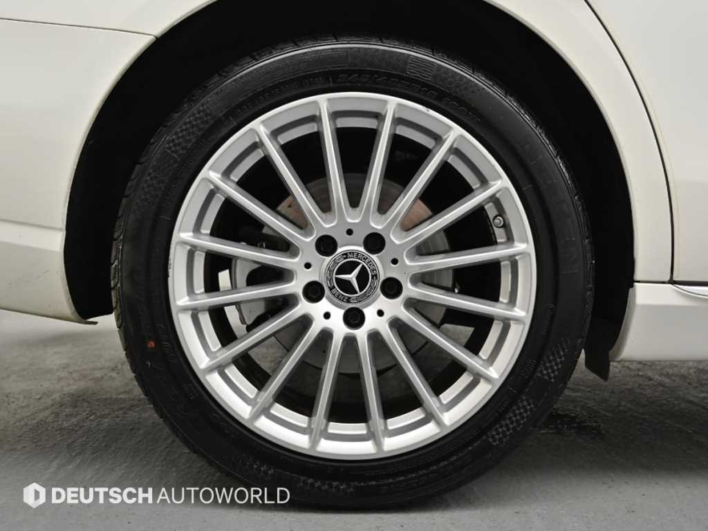 Mercedes Benz E class - Vista 5