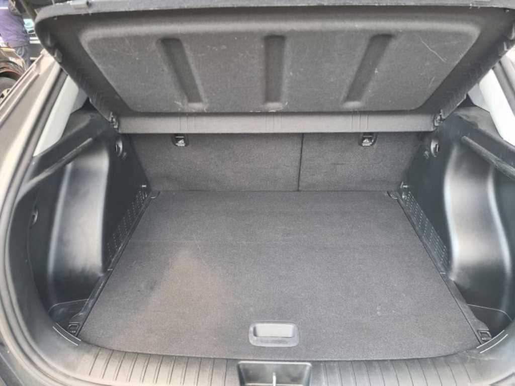 HYUNDAI Kona - Vista 7