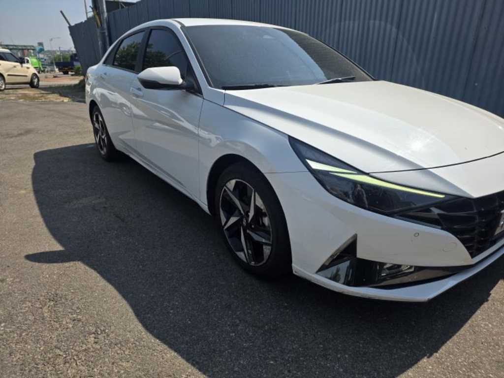 HYUNDAI Avante - Vista 2