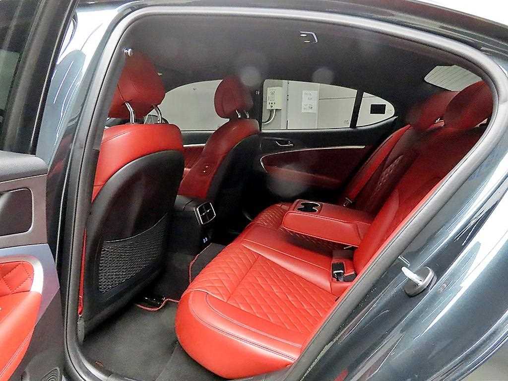 Genesis G70 - Vista 6