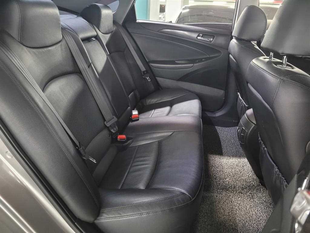 HYUNDAI Sonata - Vista 9