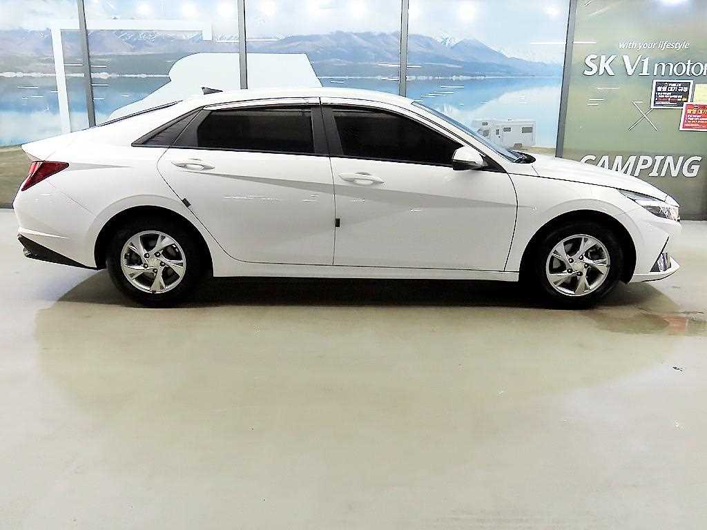 HYUNDAI Avante - Vista 3