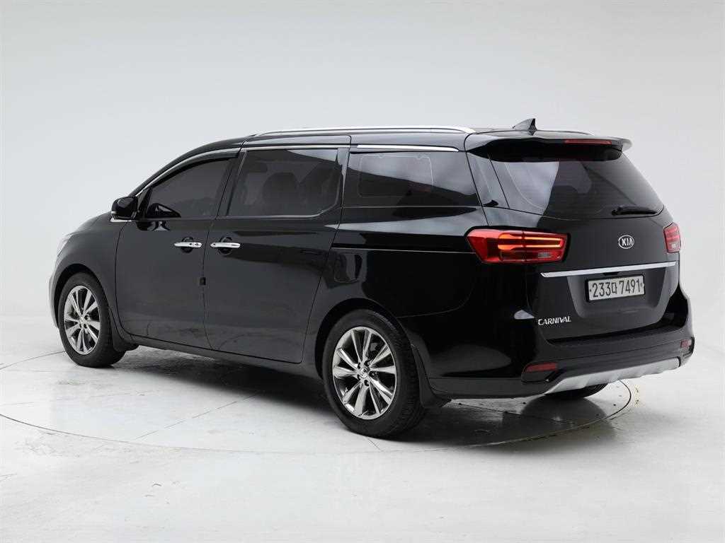 KIA Carnival - Vista 4