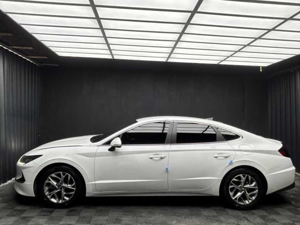 HYUNDAI Sonata - Vista 2