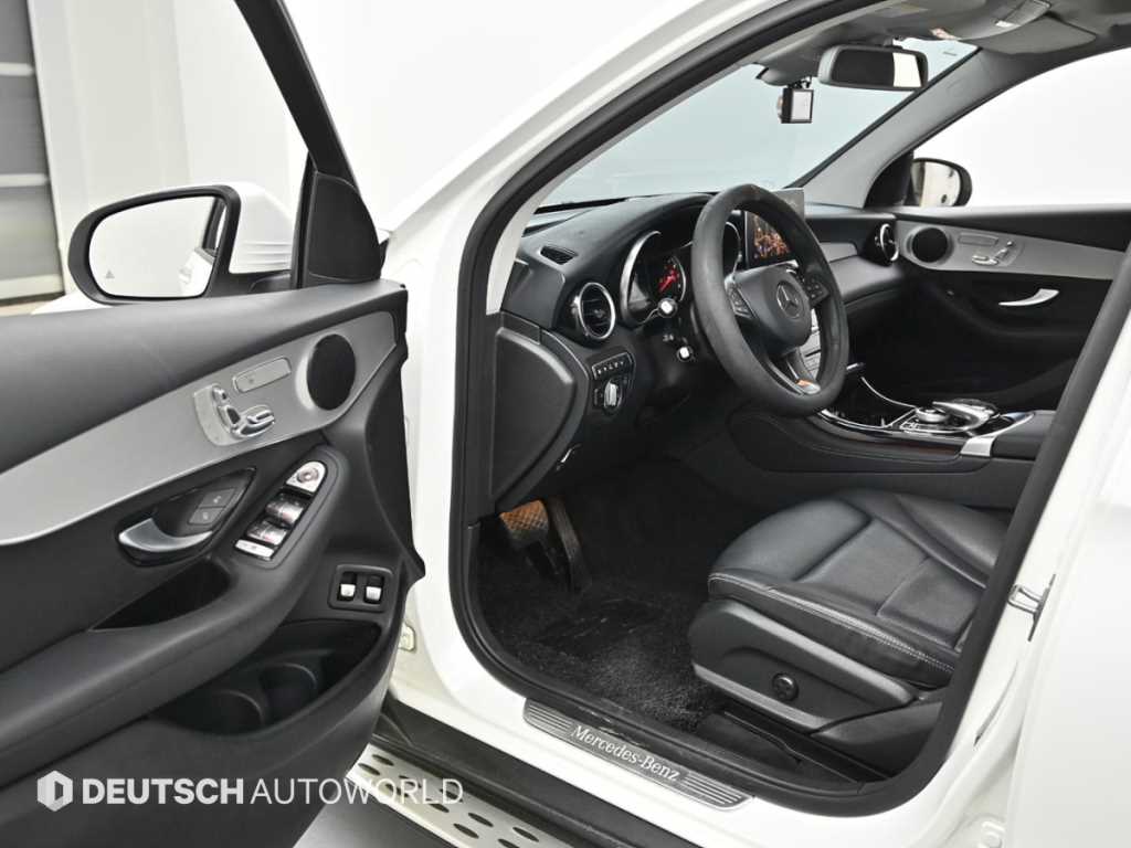 Mercedes Benz GLC Class - Vista 11