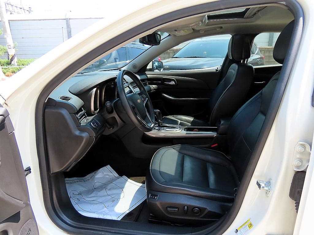 Chevrolet Malibu - Vista 5