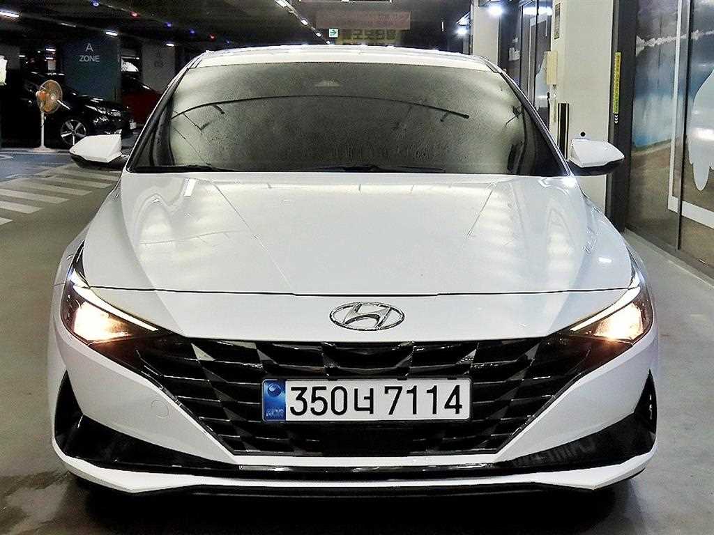 HYUNDAI Avante - Vista 2