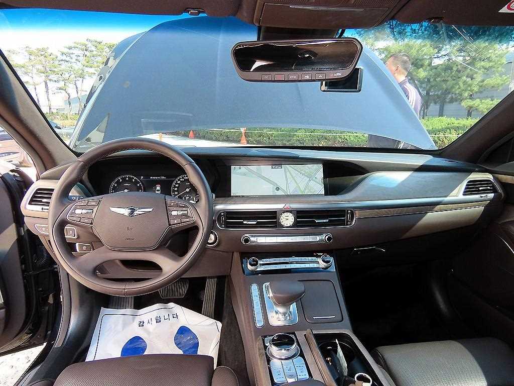Genesis G90 - Vista 7