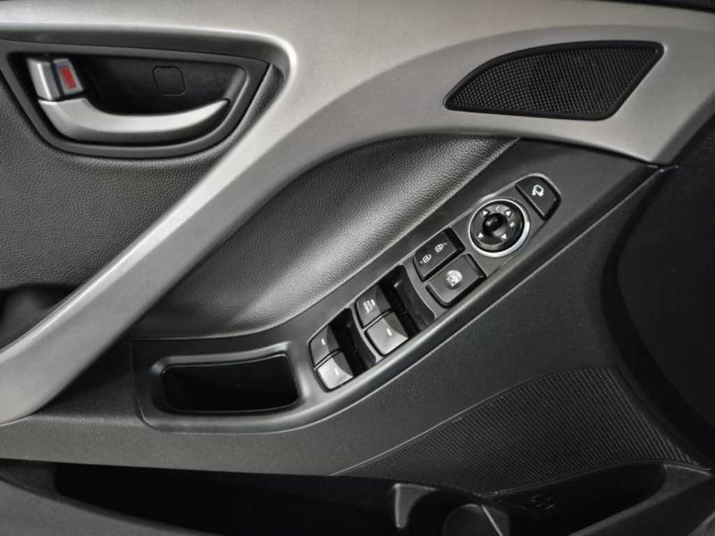 HYUNDAI Avante - Vista 8