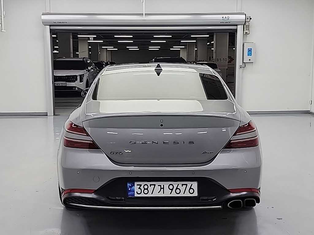 Genesis G70 - Vista 3