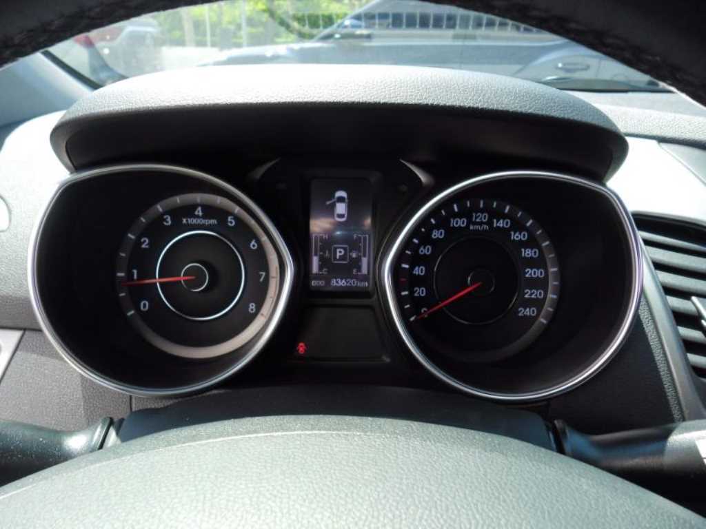 HYUNDAI Avante - Vista 3
