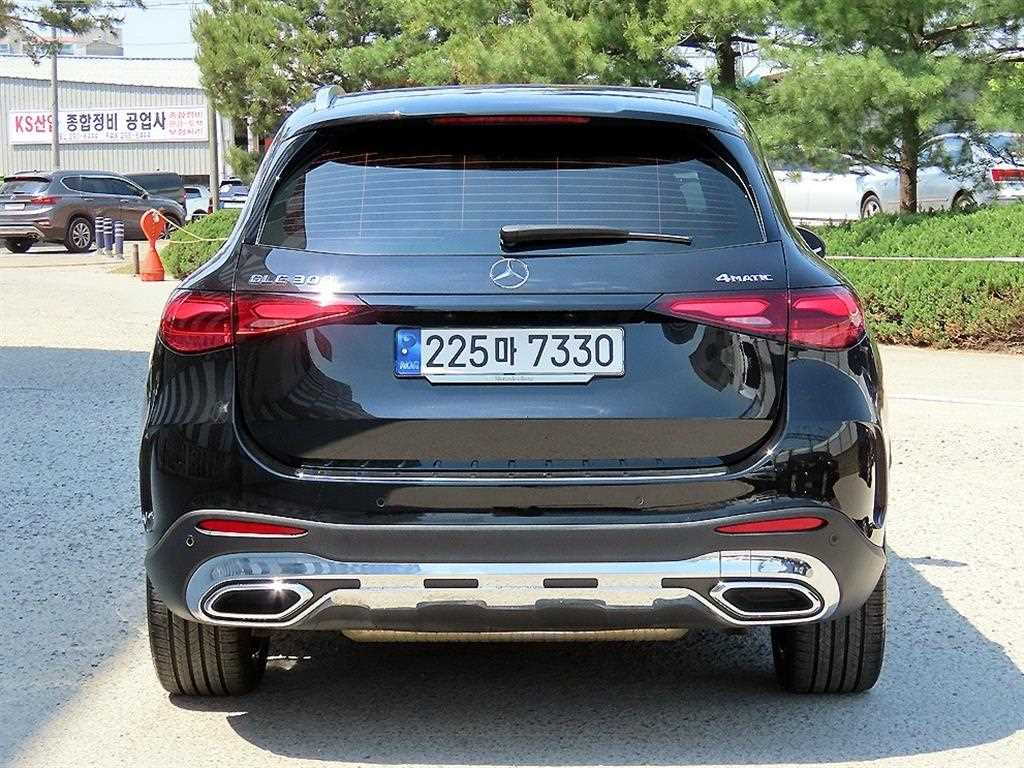 Mercedes Benz GLC Class - Vista 5