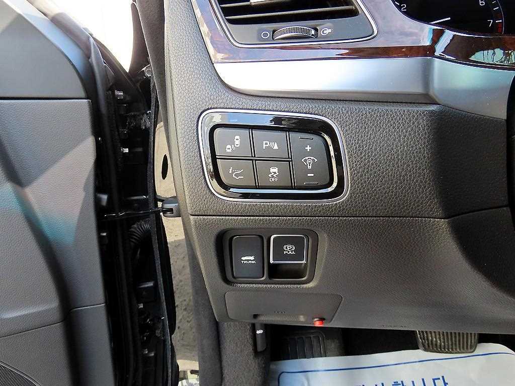 HYUNDAI Equus - Vista 12