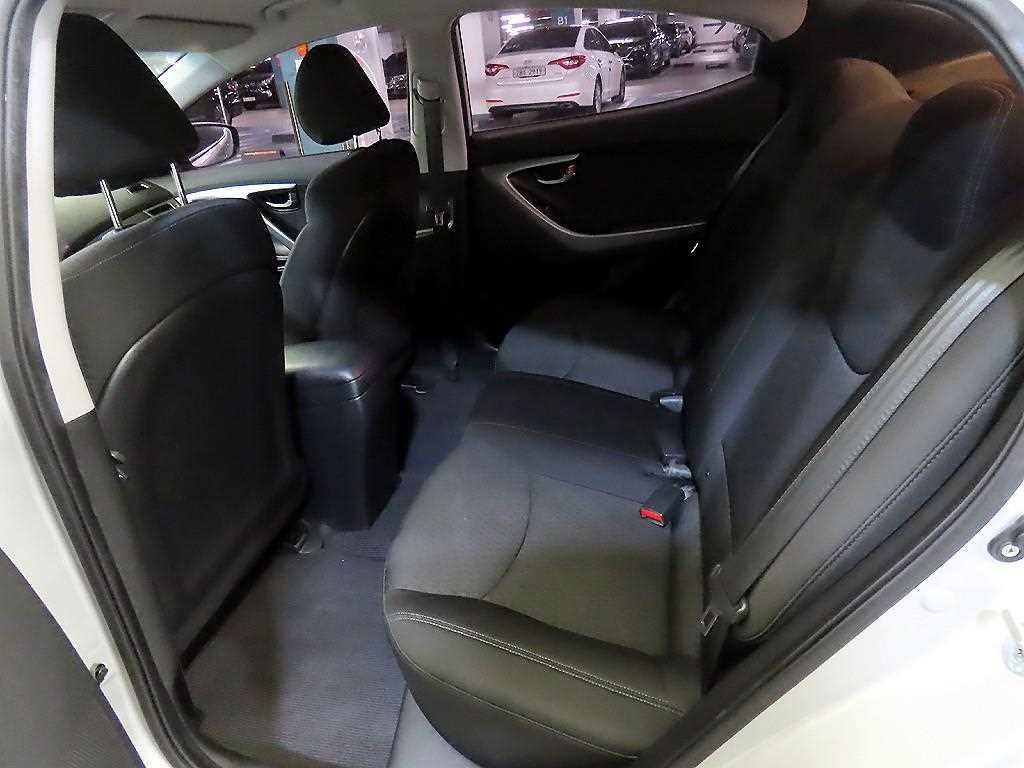 HYUNDAI Avante - Vista 7