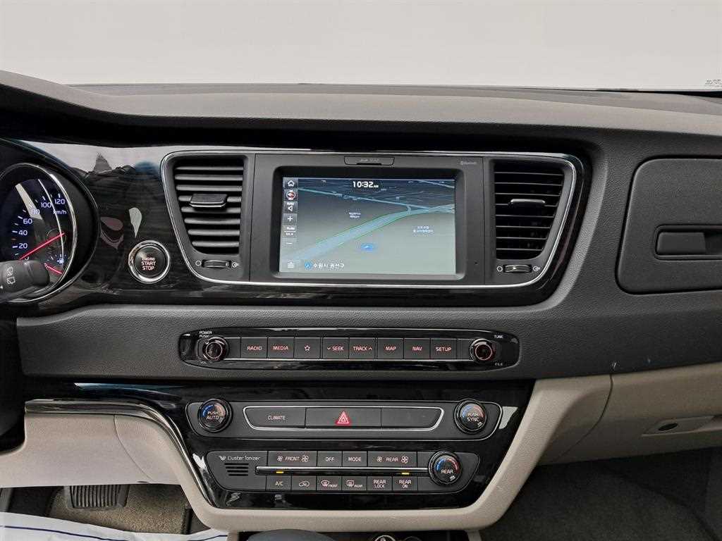 KIA Carnival - Vista 9