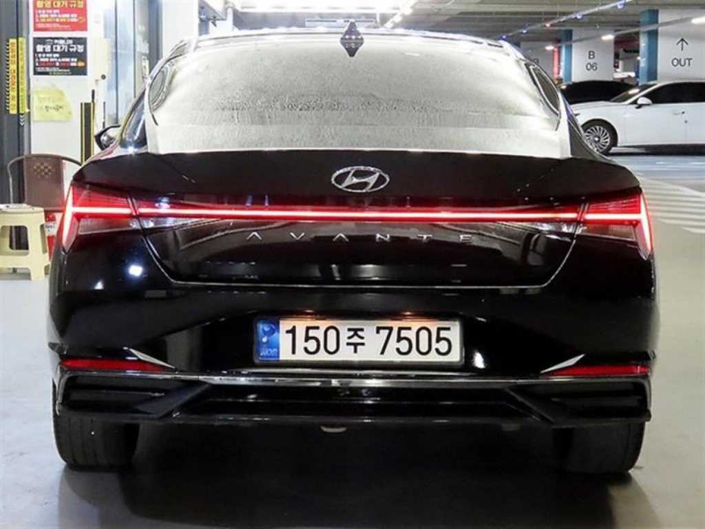 HYUNDAI Avante - Vista 5