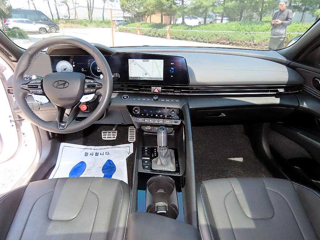 HYUNDAI Avante - Vista 7