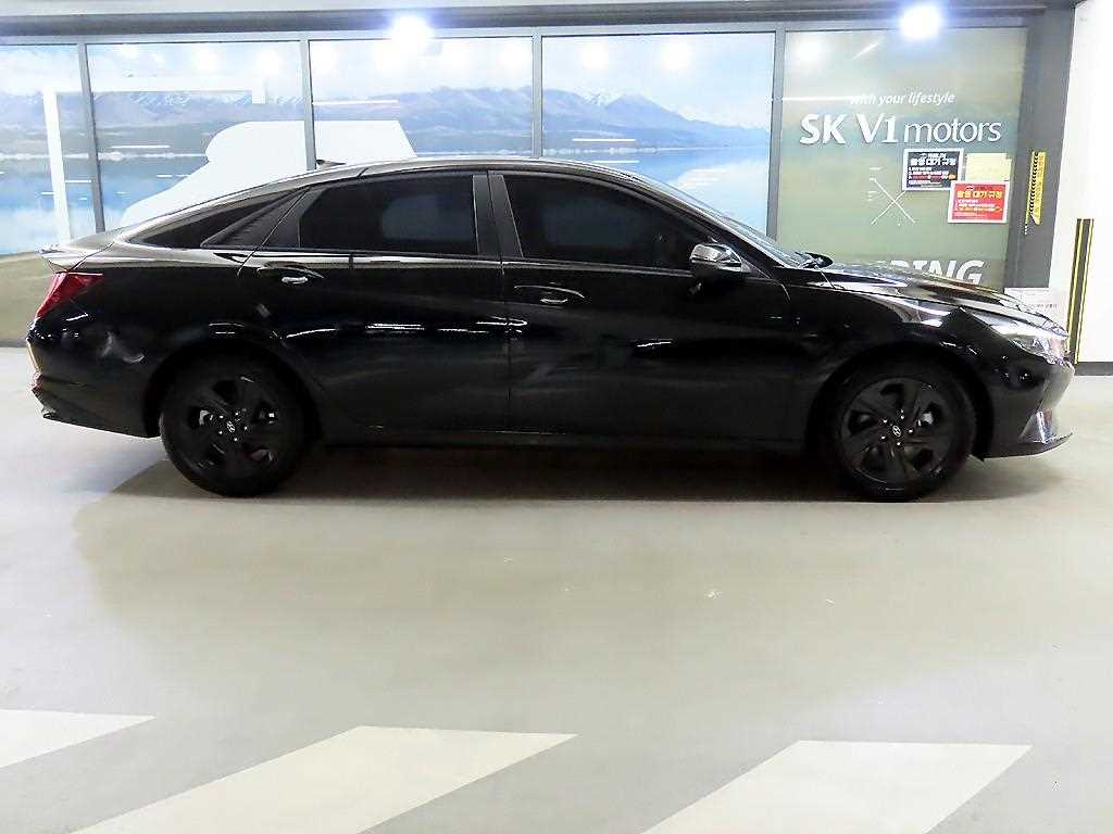 HYUNDAI Avante - Vista 3