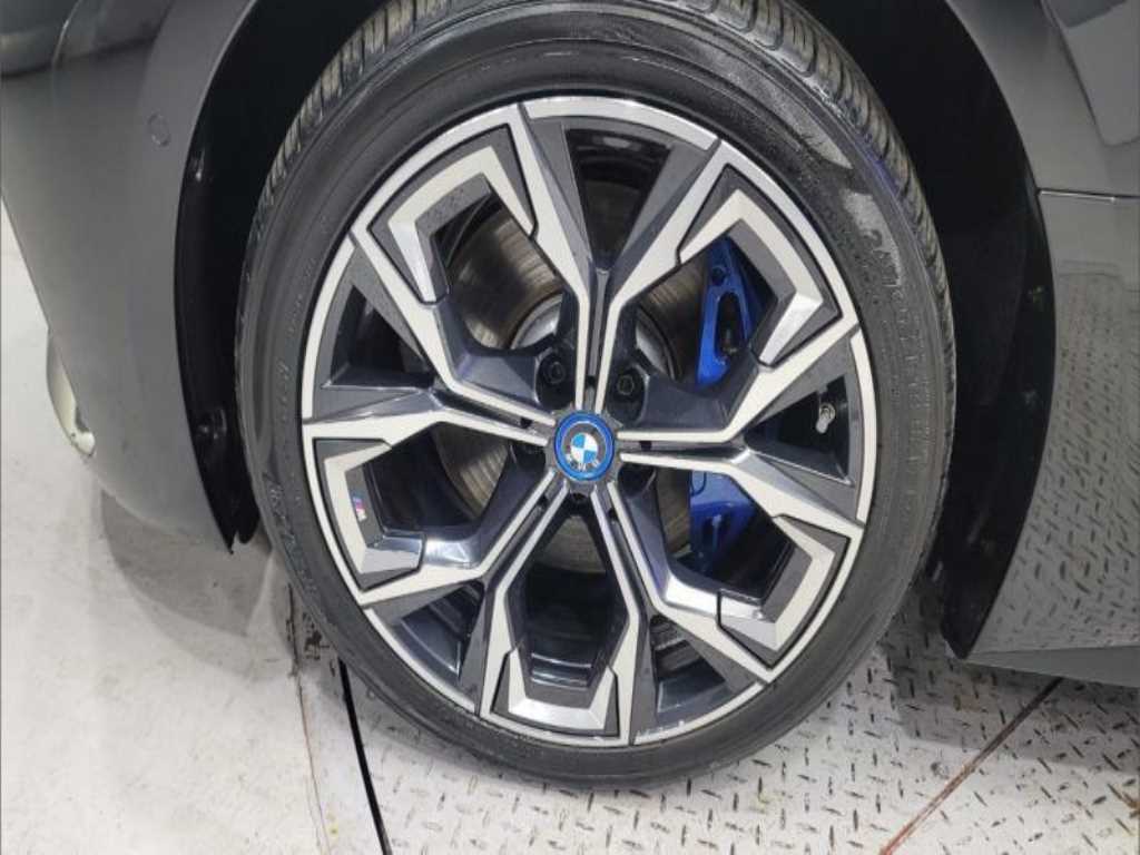 BMW i4 - Vista 5