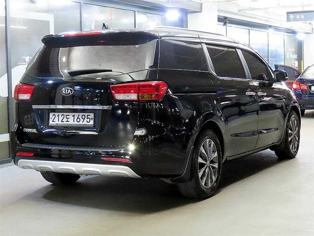KIA Carnival - Vista 4