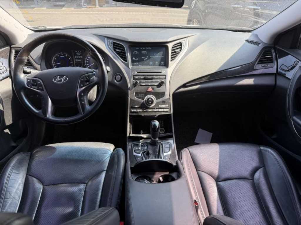 HYUNDAI Grandeur - Vista 6