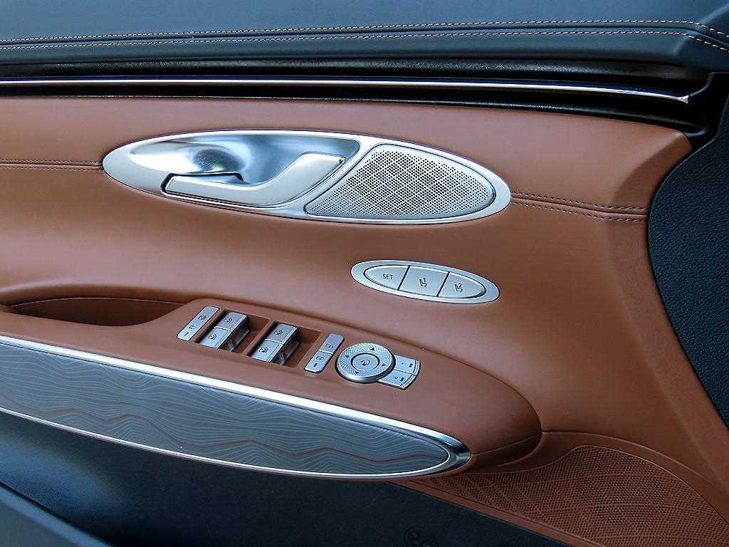 Genesis GV70 - Vista 11