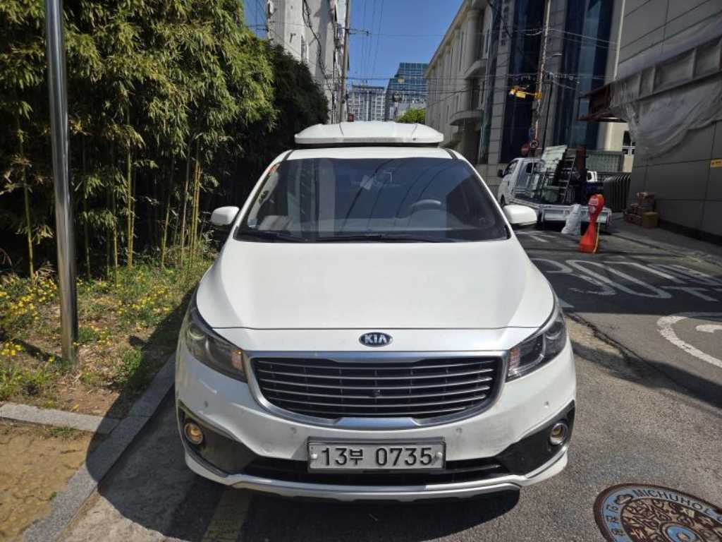 KIA Carnival 2016 Blanco - Importación desde Corea - HF Imports Iquique - Foto 1