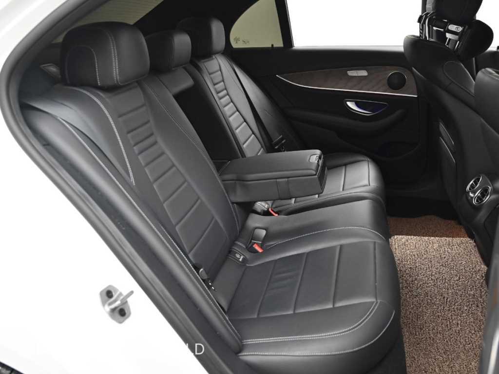 Mercedes Benz E class - Vista 12