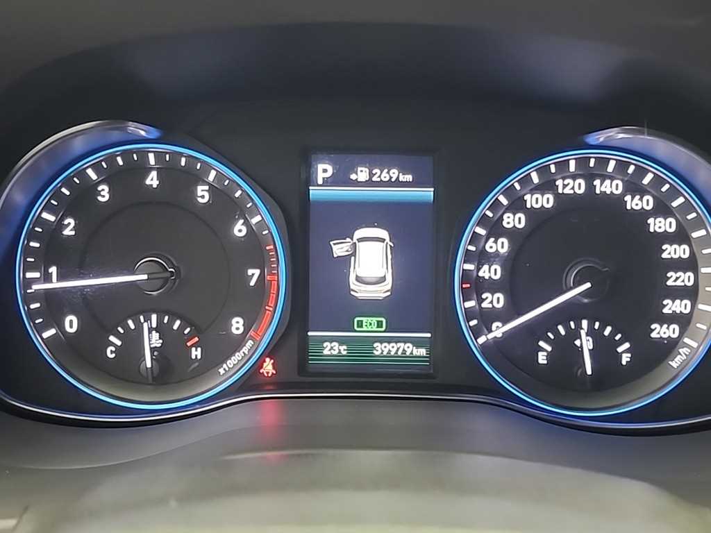 HYUNDAI Kona - Vista 6