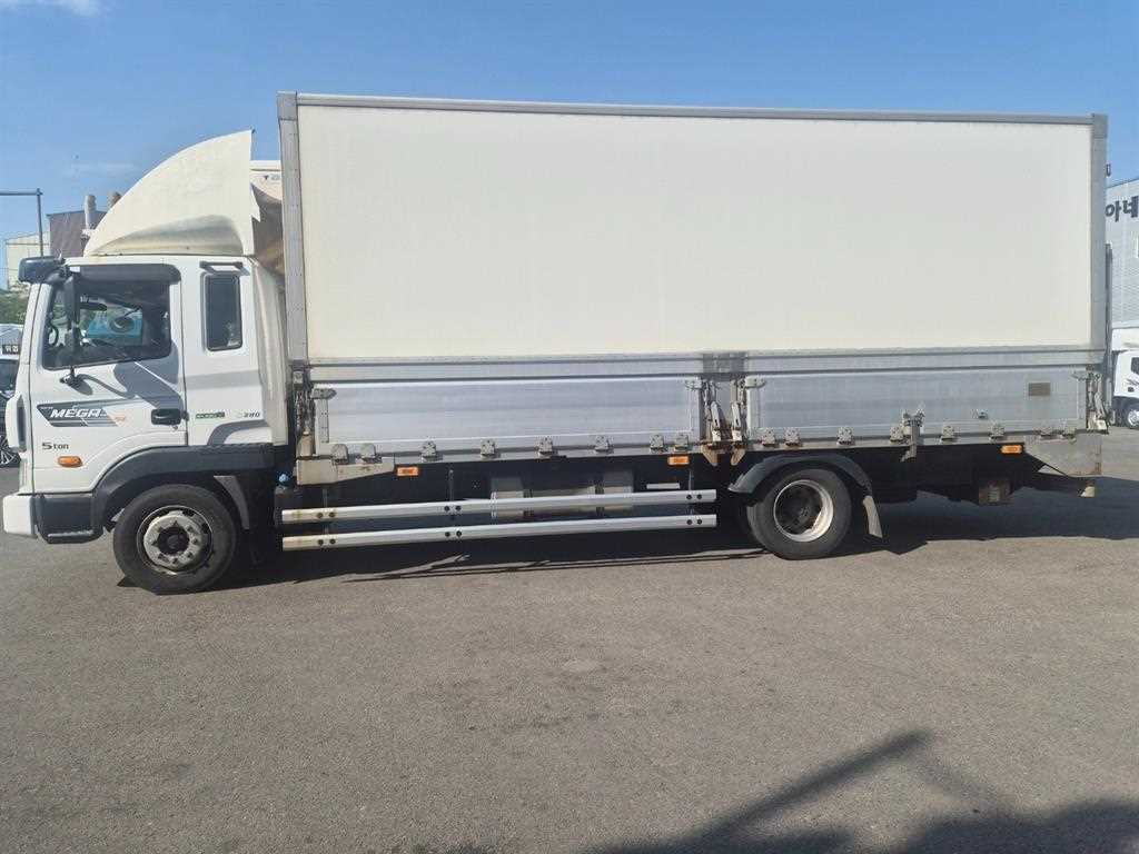 medium and large cargo truck - Vista 4