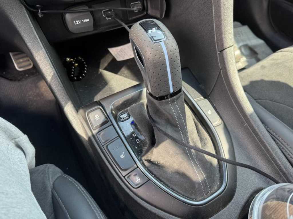 HYUNDAI Veloster - Vista 5