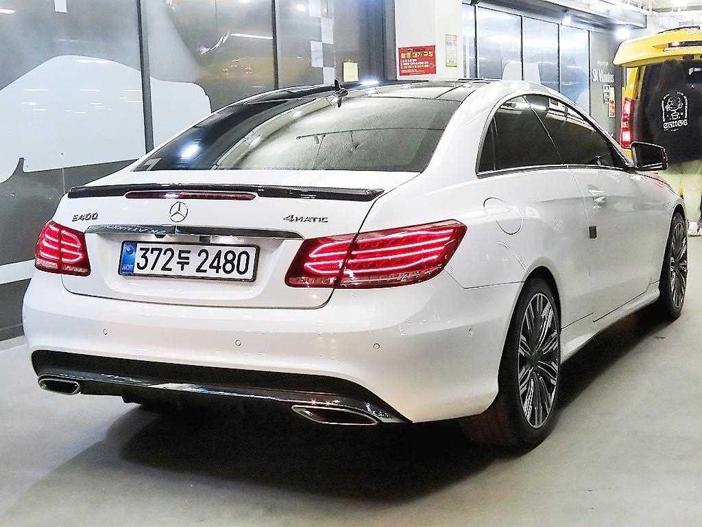 Mercedes Benz E class - Vista 4
