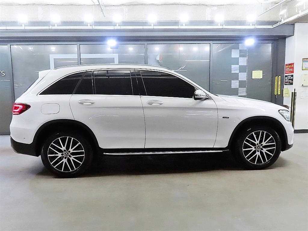 Mercedes Benz GLC Class - Vista 3