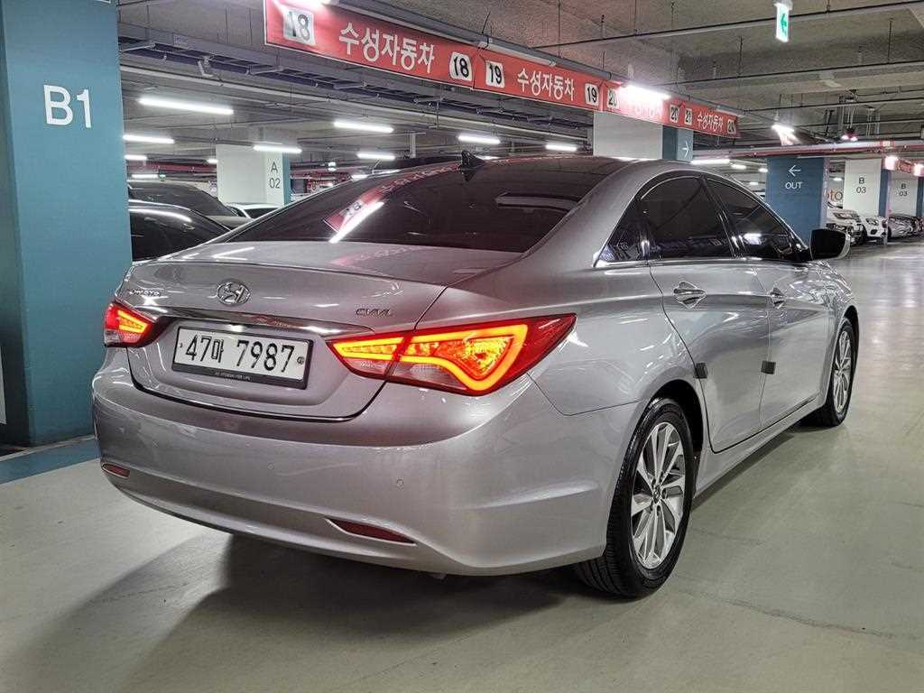 HYUNDAI Sonata - Vista 3
