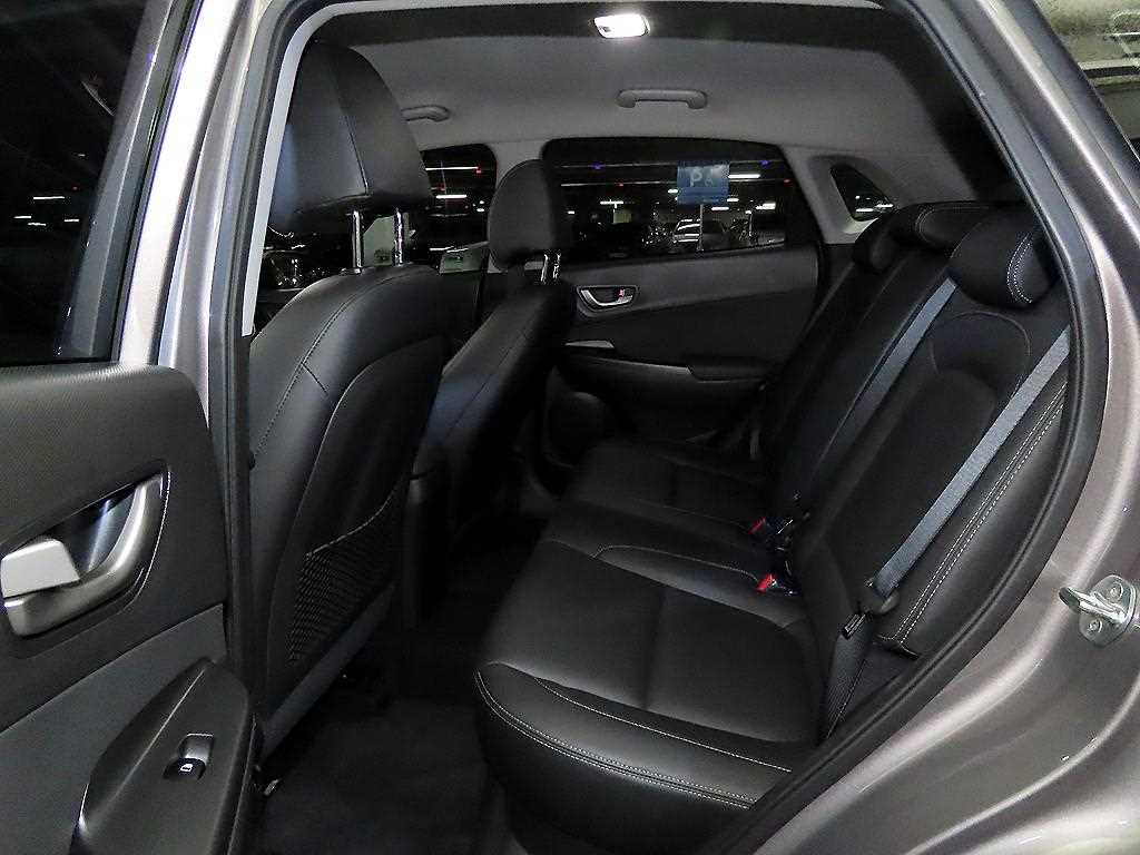 HYUNDAI Kona - Vista 7