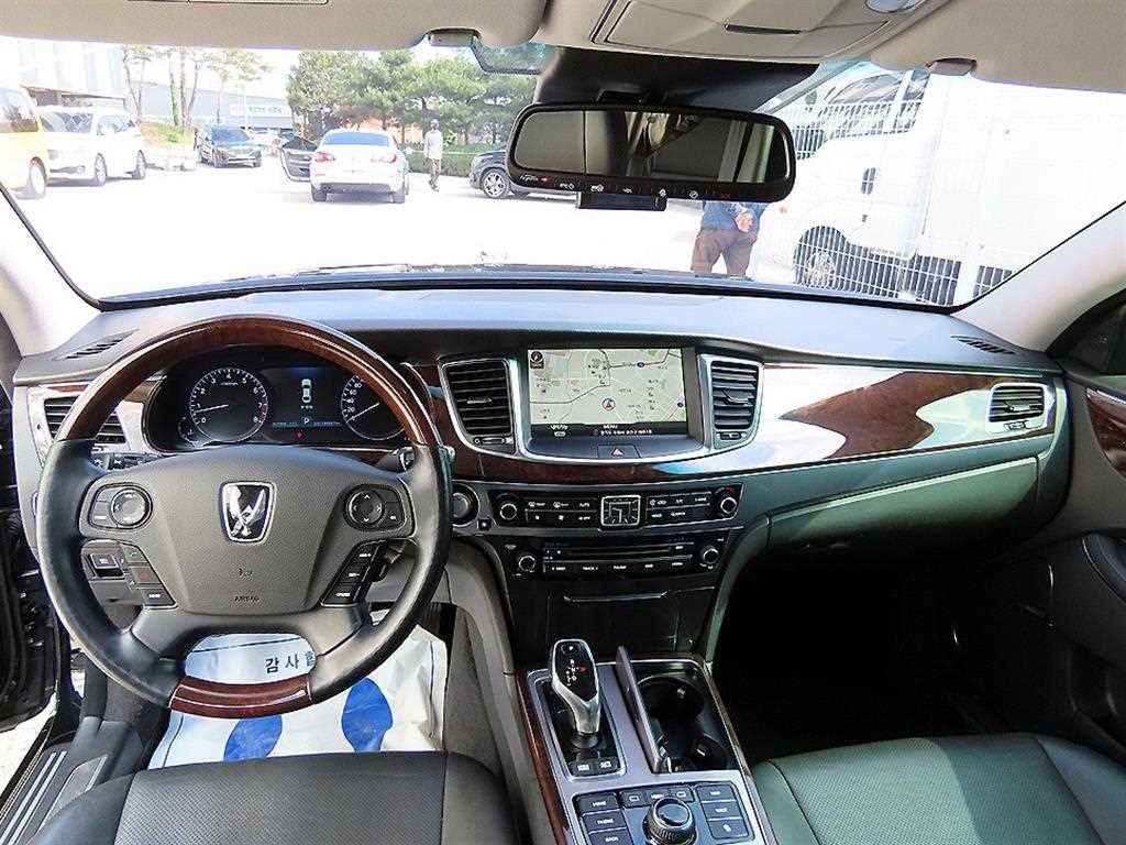 HYUNDAI Equus - Vista 7
