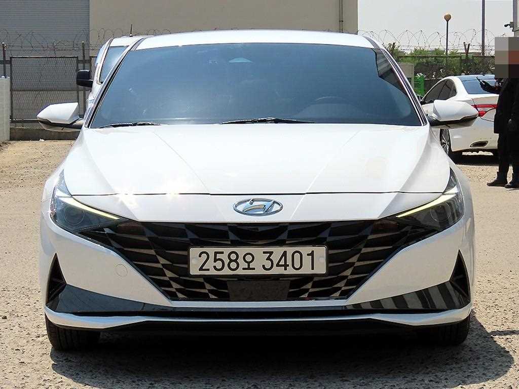 HYUNDAI Avante - Vista 2
