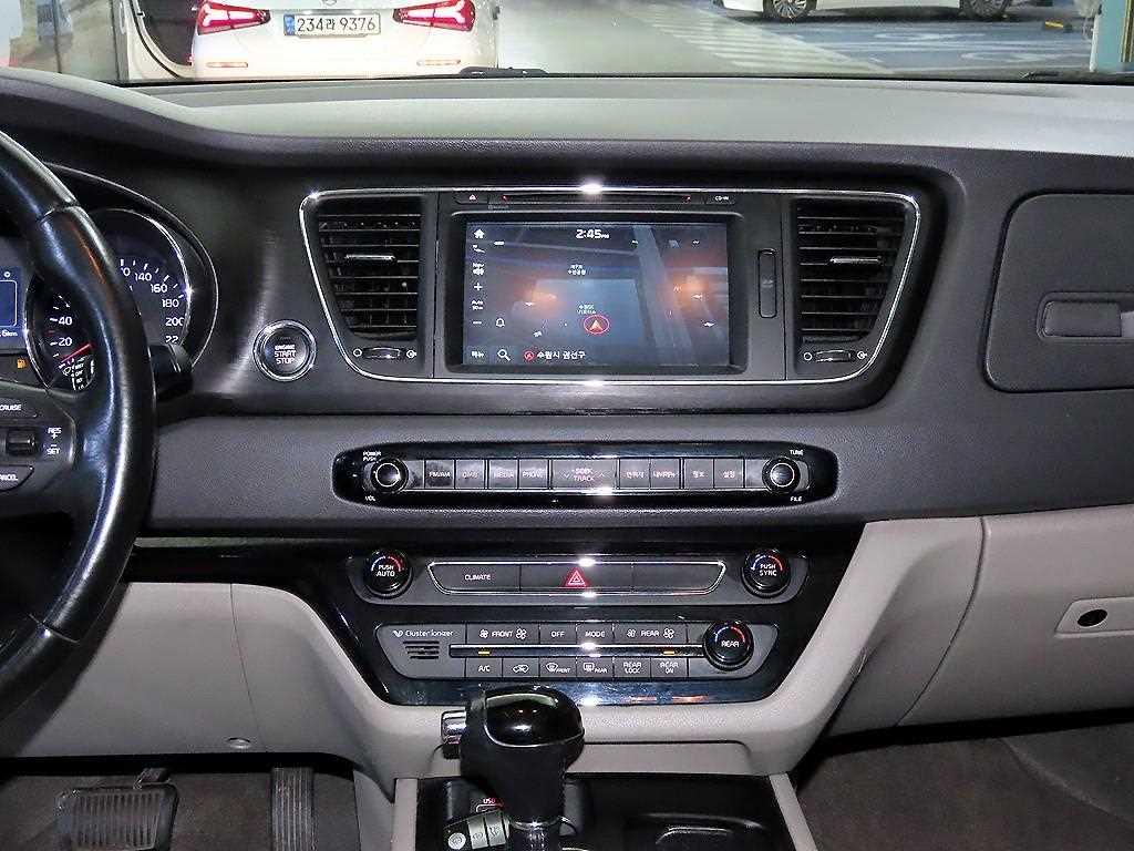KIA Carnival - Vista 11