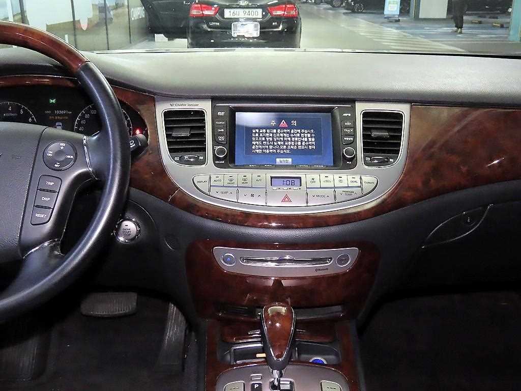 HYUNDAI Genesis - Vista 11
