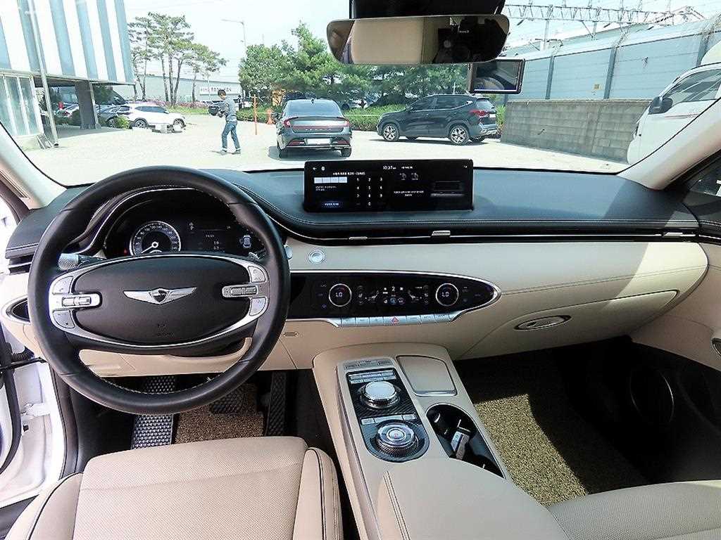 Genesis GV70 - Vista 7