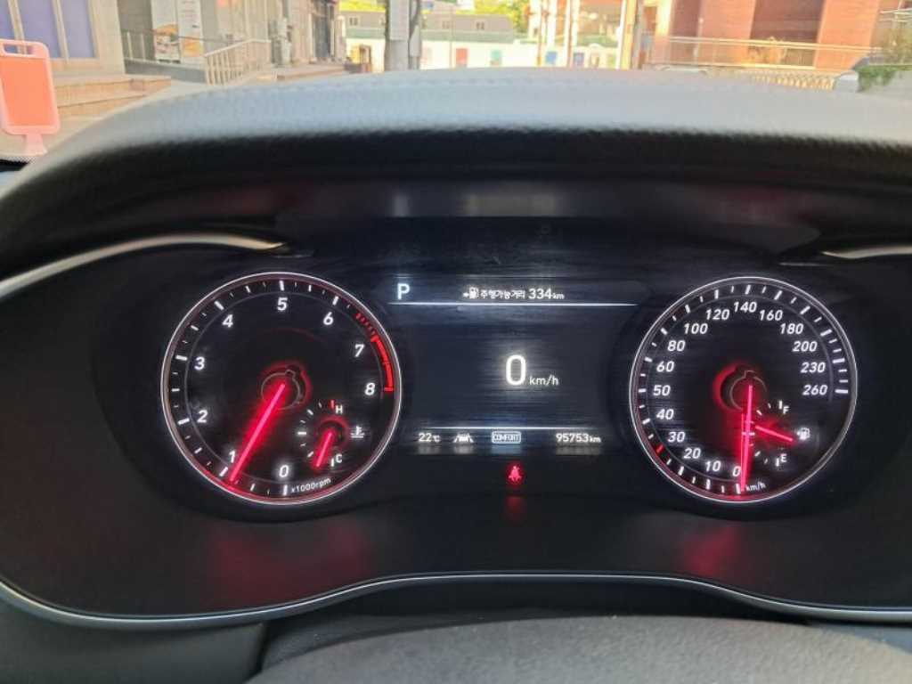 Genesis G70 - Vista 9