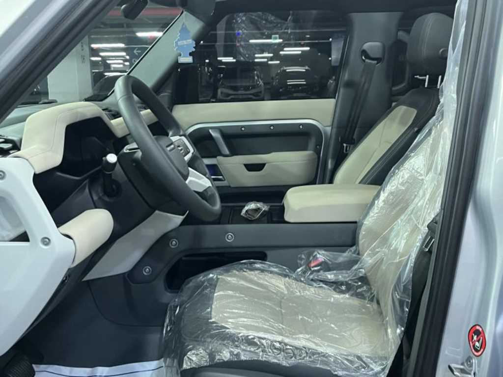 Land Rover Defender - Vista 12