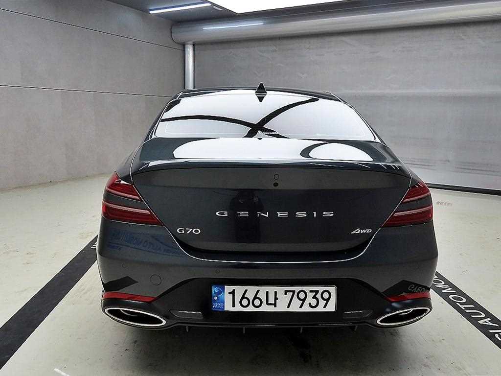 Genesis G70 - Vista 3