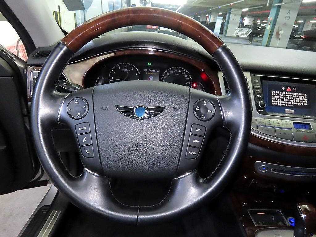 HYUNDAI Genesis - Vista 8