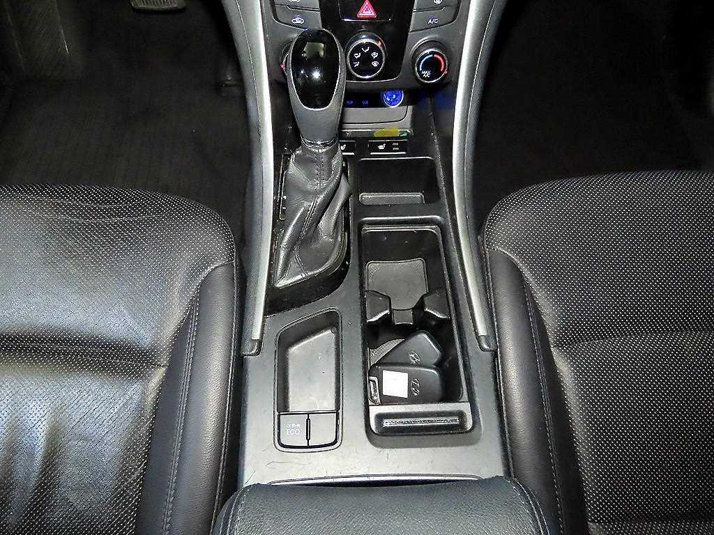 HYUNDAI Sonata - Vista 12