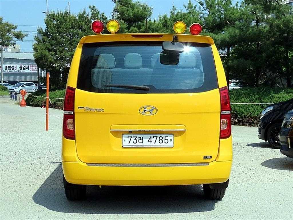 HYUNDAI Starex - Vista 4