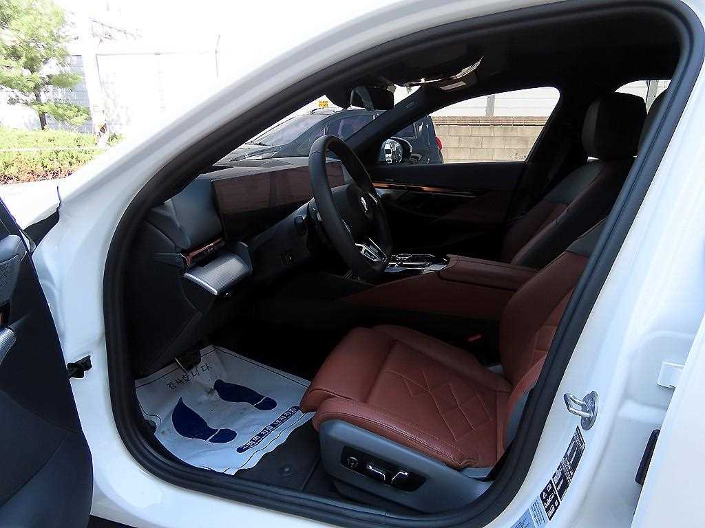 BMW 5 Series - Vista 5