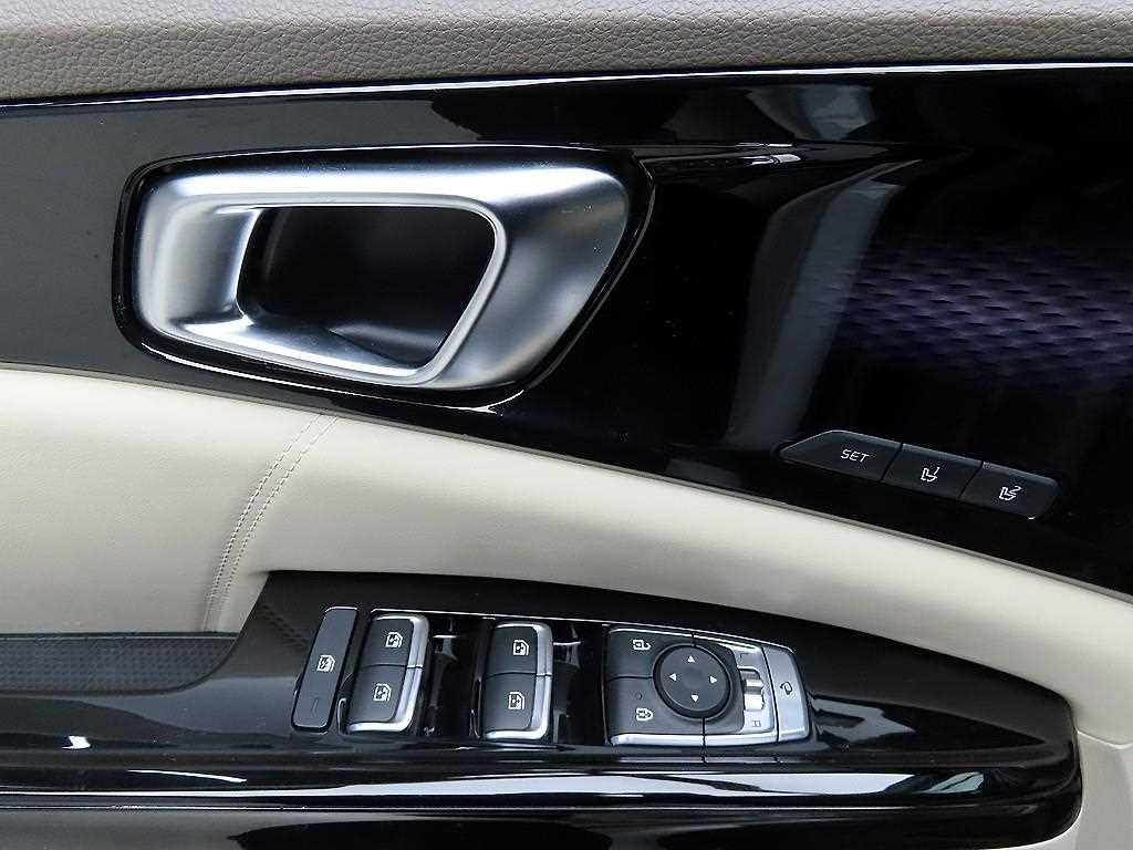 KIA Carnival - Vista 11