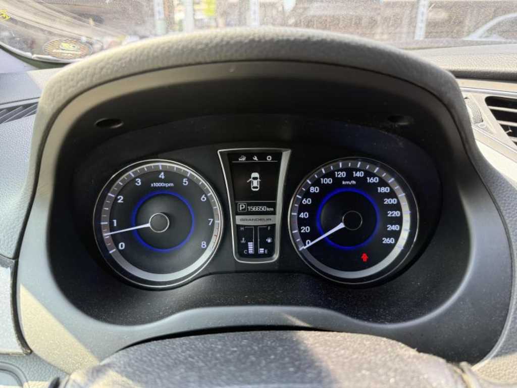 HYUNDAI Grandeur - Vista 7